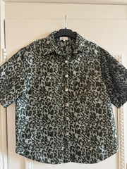 <b> Ghospell </b> Ebba Leopard Shirt